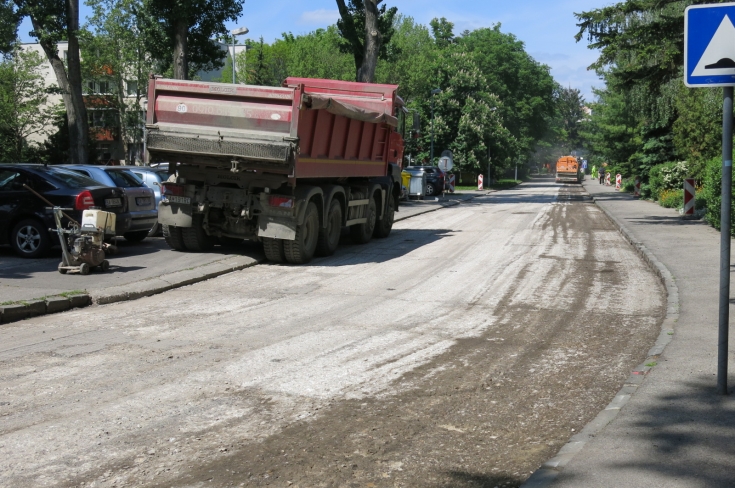 Výmena povrchu vozovky na Ondrejovovej