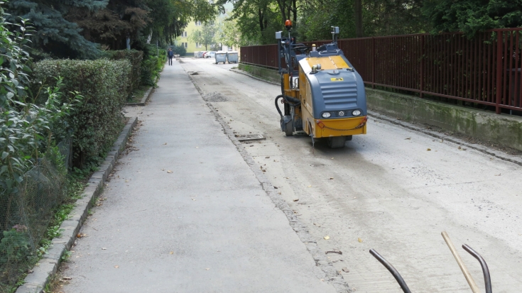 Pokračuje výmena povrchov ciest 