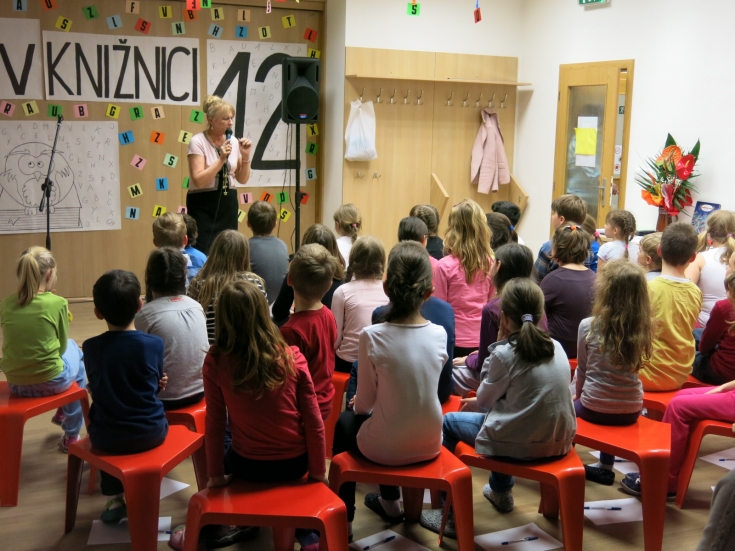 Deti strávili noc v knižnici 