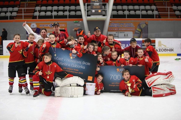 HK Ružinov 99 s víťazným titulom 