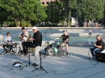 Erik Rothenstein Band na fontáne v Parku Andreja Hlinku