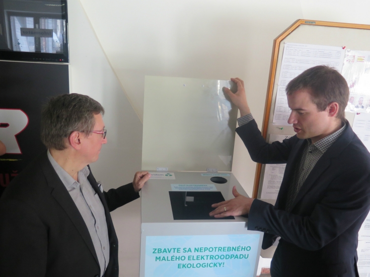 Drobného elektroodpadu sa Ružinovčania zbavia aj na úrade