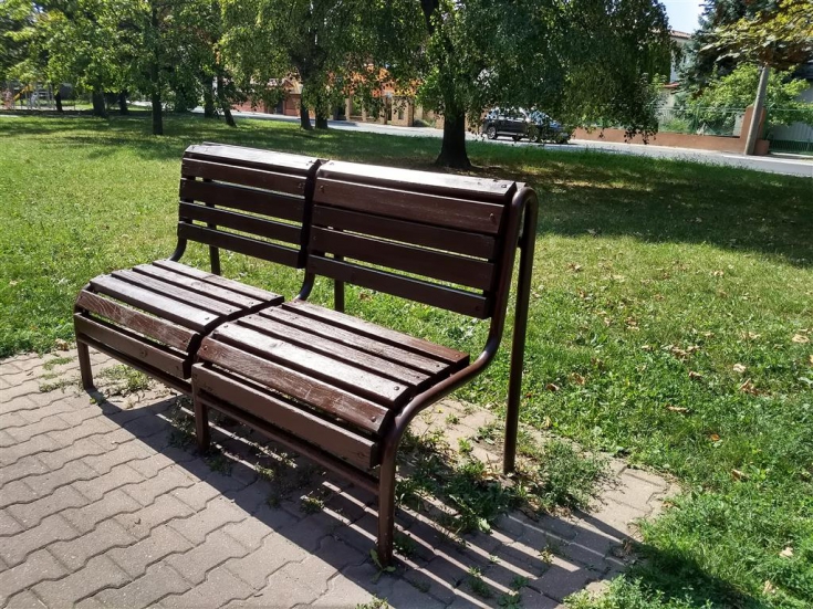Opravené lavičky Park na Vrútockej a Vietnamskej