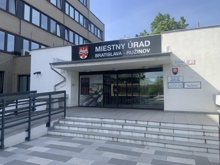 Úrad bude otvorený aj v piatok 